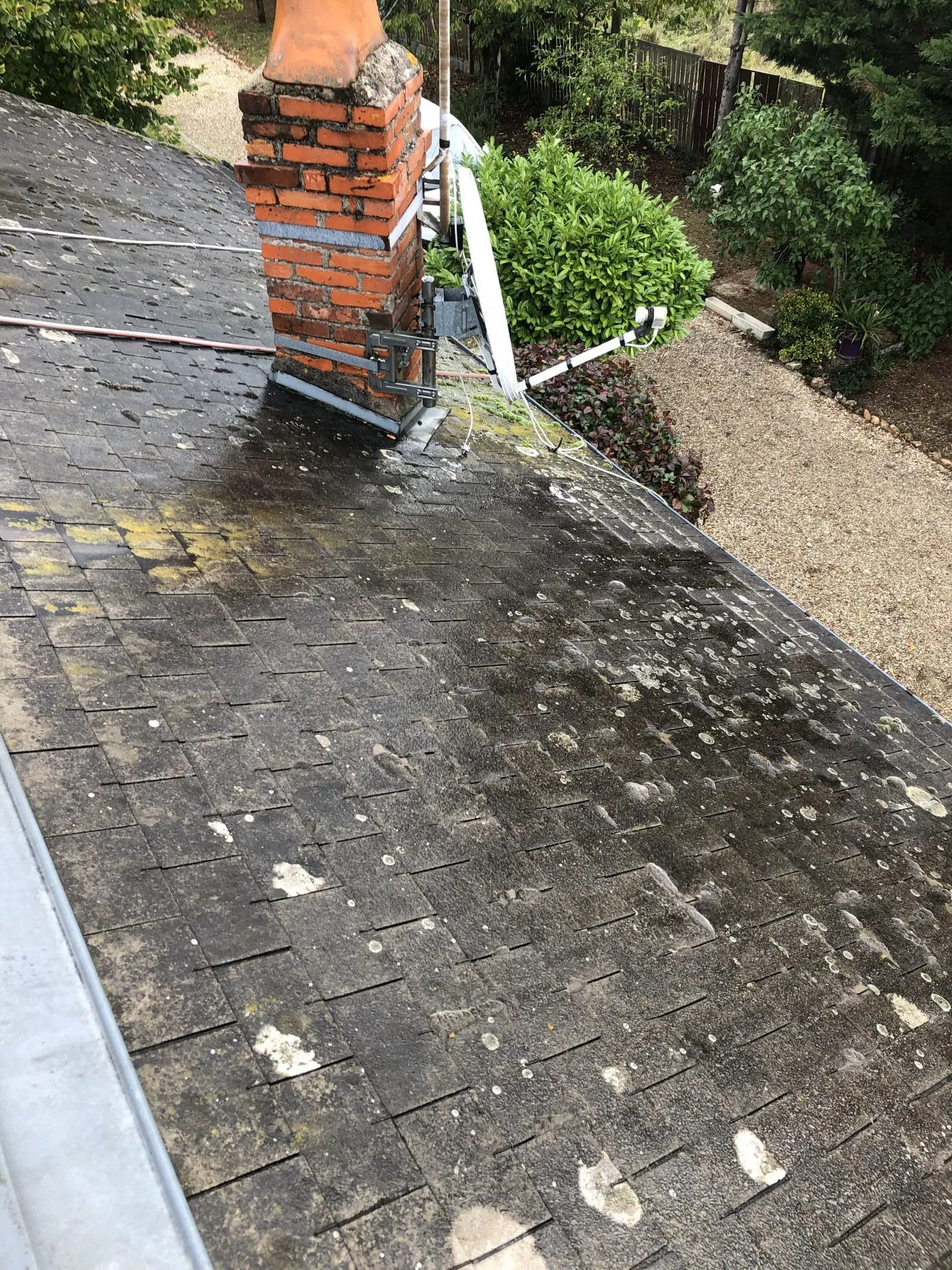 Nettoyage de toiture en ardoise